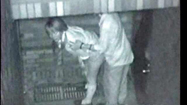 شلخته بلوند لیندا ری چهار خروس را در الاغ و دانلود کلیپ تصویری سکسی دهان خود می گیرد