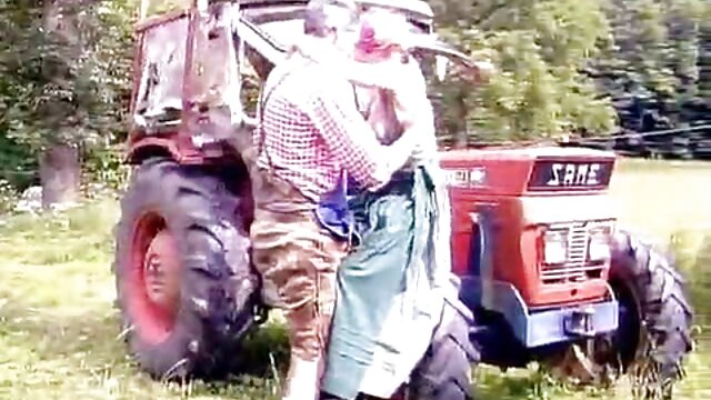 زن خانه دار دمار از روزگارمان درآورد دانلود کلیپ کارتونی سکسی