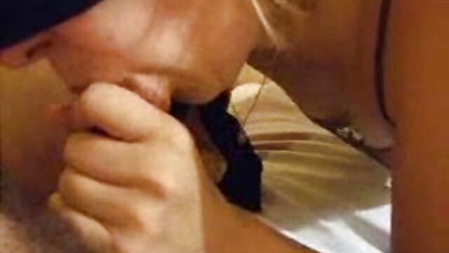 دختر وب کم زرق و برق دار بازی با dildo دانلودفیلم سوپرکون گنده